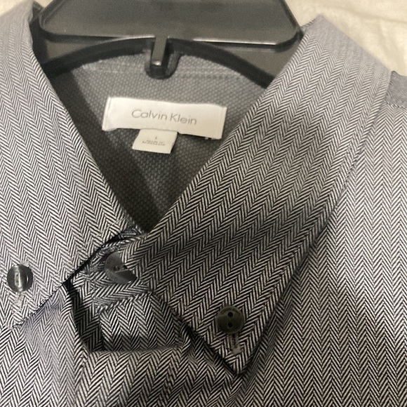 Lg Calvin Klein button up - Picture 4 of 5